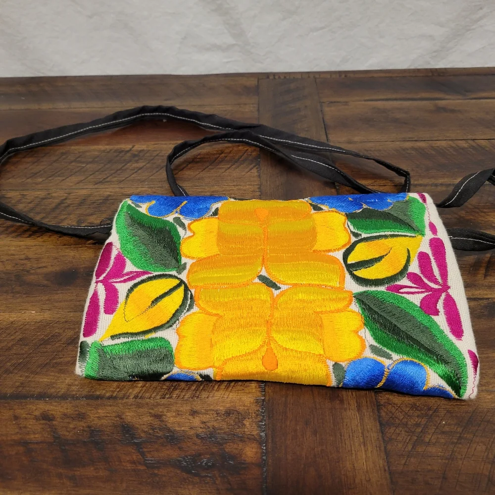 Embordered Purse - Picture 2 of 3